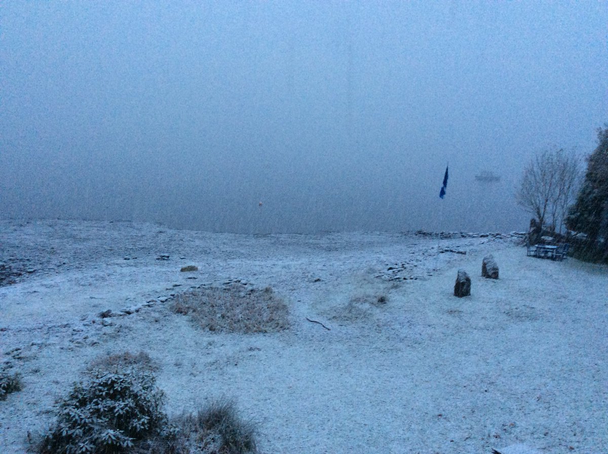 Katie497's tweet image. Heavy #snow #LochGoil Falling thick and fast #itsnoteven #winter yet @WindyWilson88