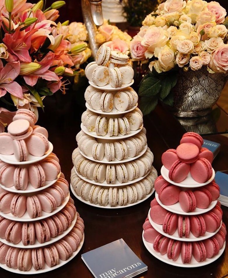 Maypatissiere's tweet photo. Bom dia! Ainda sobre ontem no #casareviajar2017 ! Foto linda by @annaquast ! 💗 •
•
•
#maymacarons #macarons #macaronspersonalizados #torresdemacarons #nossosmacarons #macaronsparacasamento https://t.co/xLIAnWIgoQ https://t.co/EzcOY9O0RU