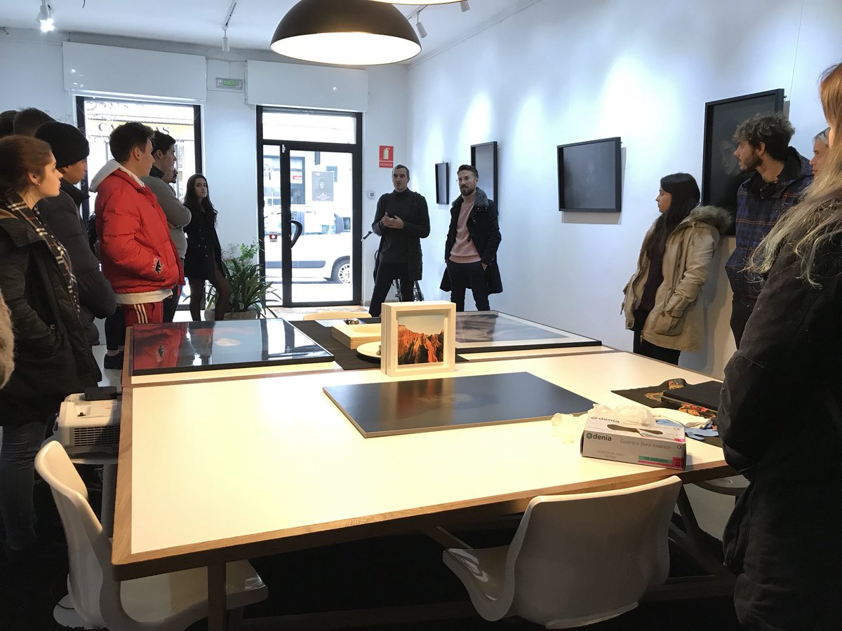 OutonoFoto's tweet photo. Visitas guiadas polas exposicións do #OF2017 https://t.co/V6Sy1NQOgp