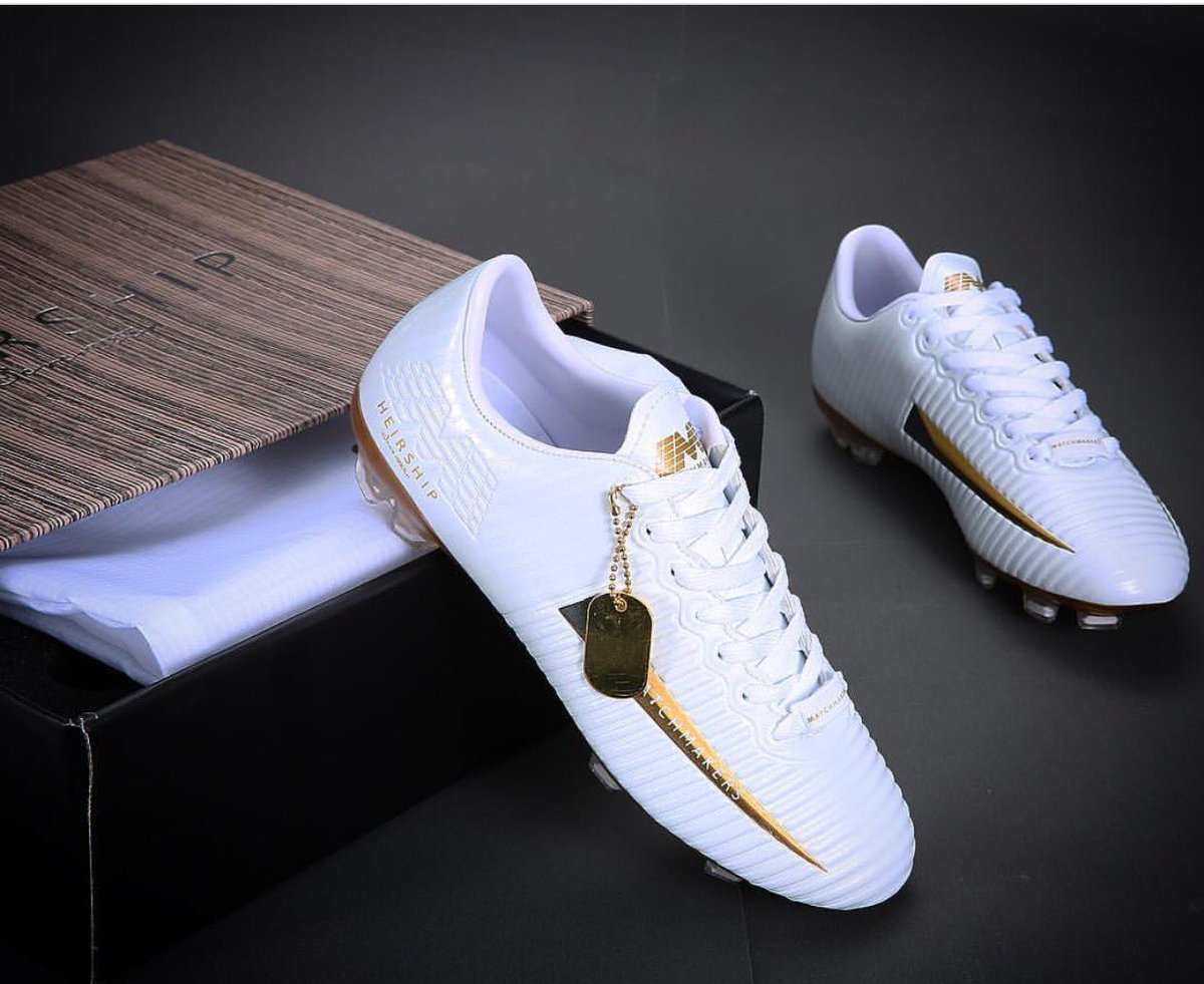 SoundElevenStef's tweet photo. All I want for #Christmas is.. @stylomatchmaker 🎅 🎁 🎄 ⚽️ #dm #bootdeal #BlackFriday #BlackFridayDeals #BlackFriday2017 https://t.co/0UNmAlyp6n
