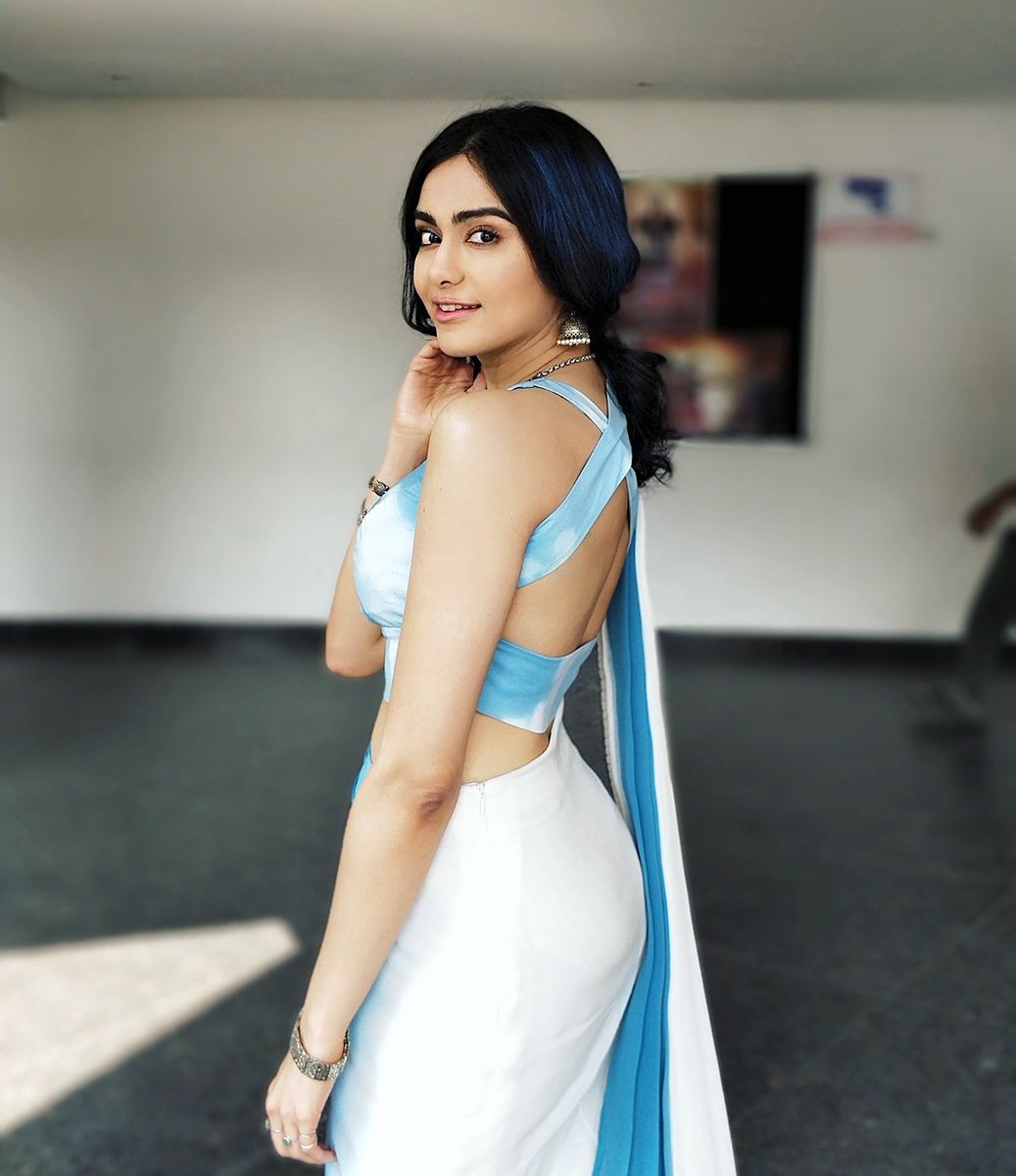 beingjameel786's tweet photo. @adah_sharma लफ्ज़.. अल्फ़ाज़.. कागज़ या किताब, 
कहाँ कहाँ रखें हम..? तेरी यादों का हिसाब... https://t.co/Zdvq0THLCc
