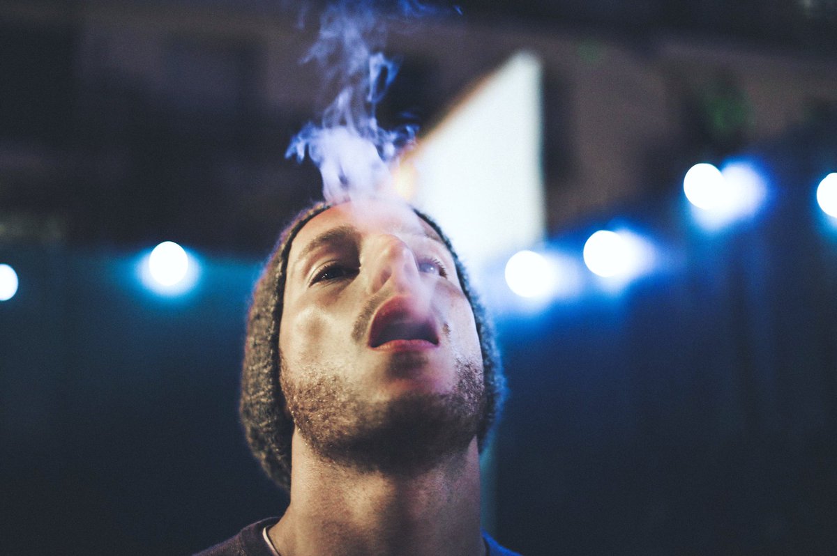 SMOKEY. 🌫 #picture #mood #photography #session #studio #topline #photographer #friendzone #smoke #friday #gregjune