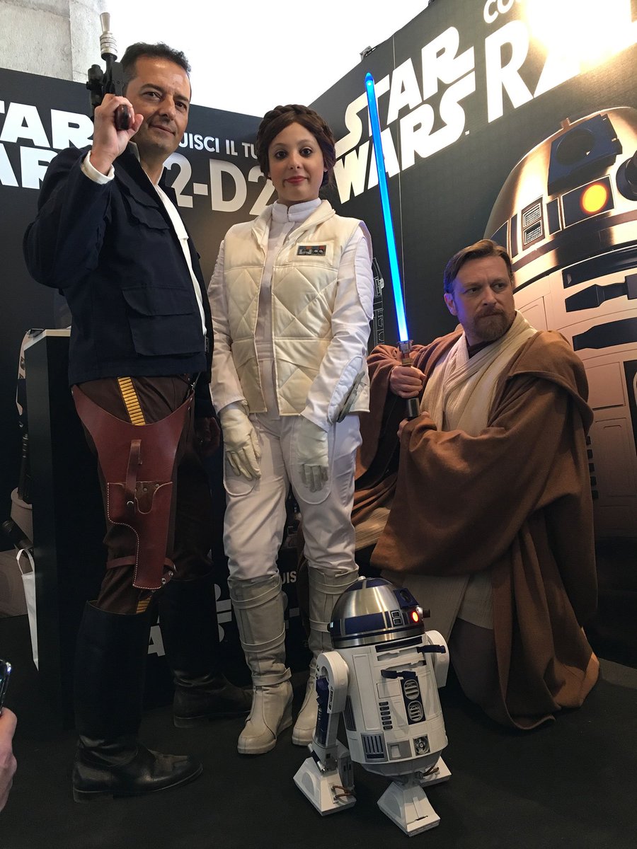 deagostini_it's tweet photo. Spade laser e droidi, la galassia Γ¨ al sicuro! @LuccaCandG
https://t.co/RxJwNXfN1w
#r2d2lucca #StarWars #deagostini #deagostinir2d2 #thelastjedi #LuccaCG17 #LuccaHeroes #rebellegionitalianbase #rlworld #rebellegion https://t.co/gp8TdsbsHs