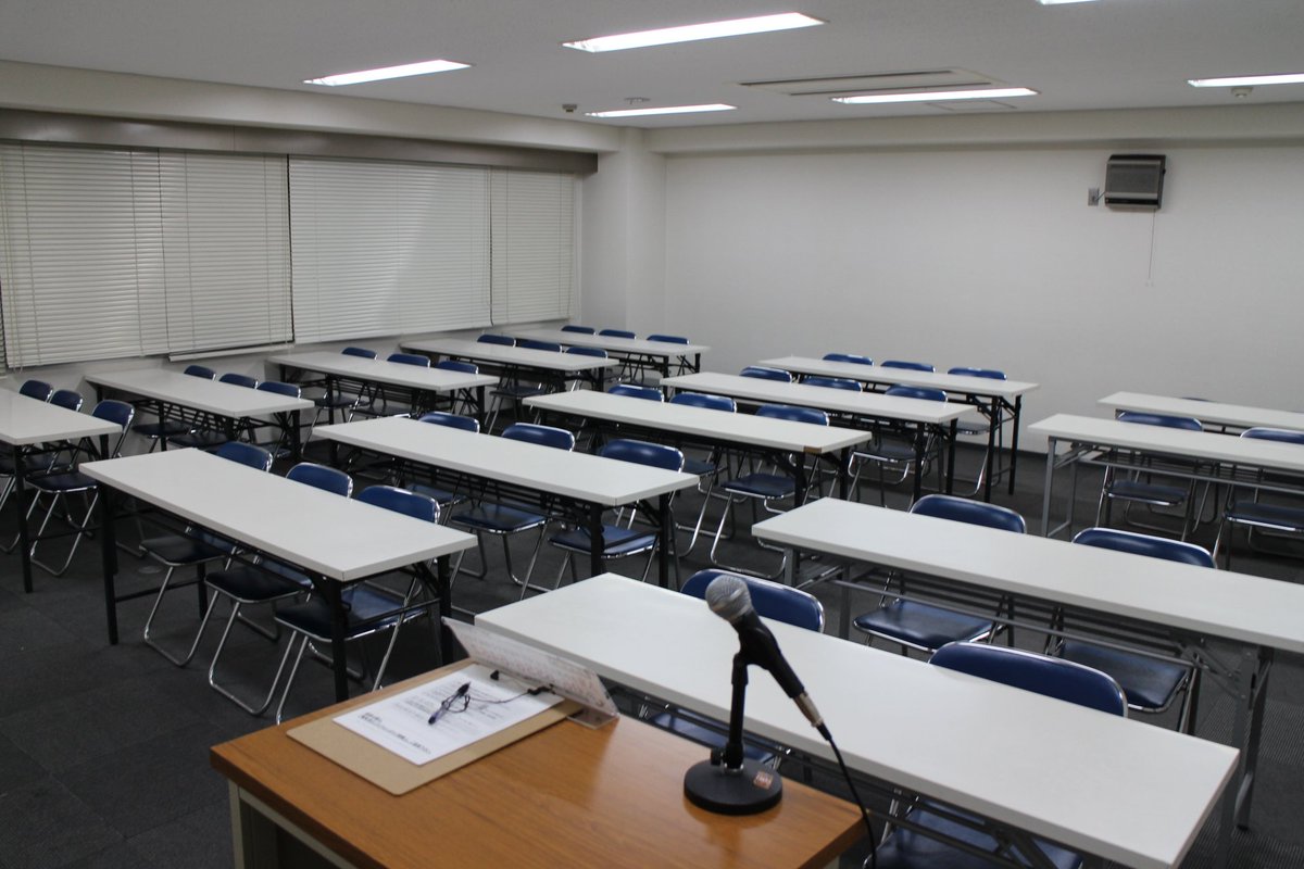 OsakaSmg's tweet photo. 近商ビル7B　15.5坪　51㎡　10-36名収容可能　終日利用10-21時　31,000円
セミナー会場としてだけではなく、最近ではオーディションや芸能関係の控室としてのご利用もされています。　
#大阪　#貸会議室　#セミナー会場　#オーディション https://t.co/yUbDIAjIDC