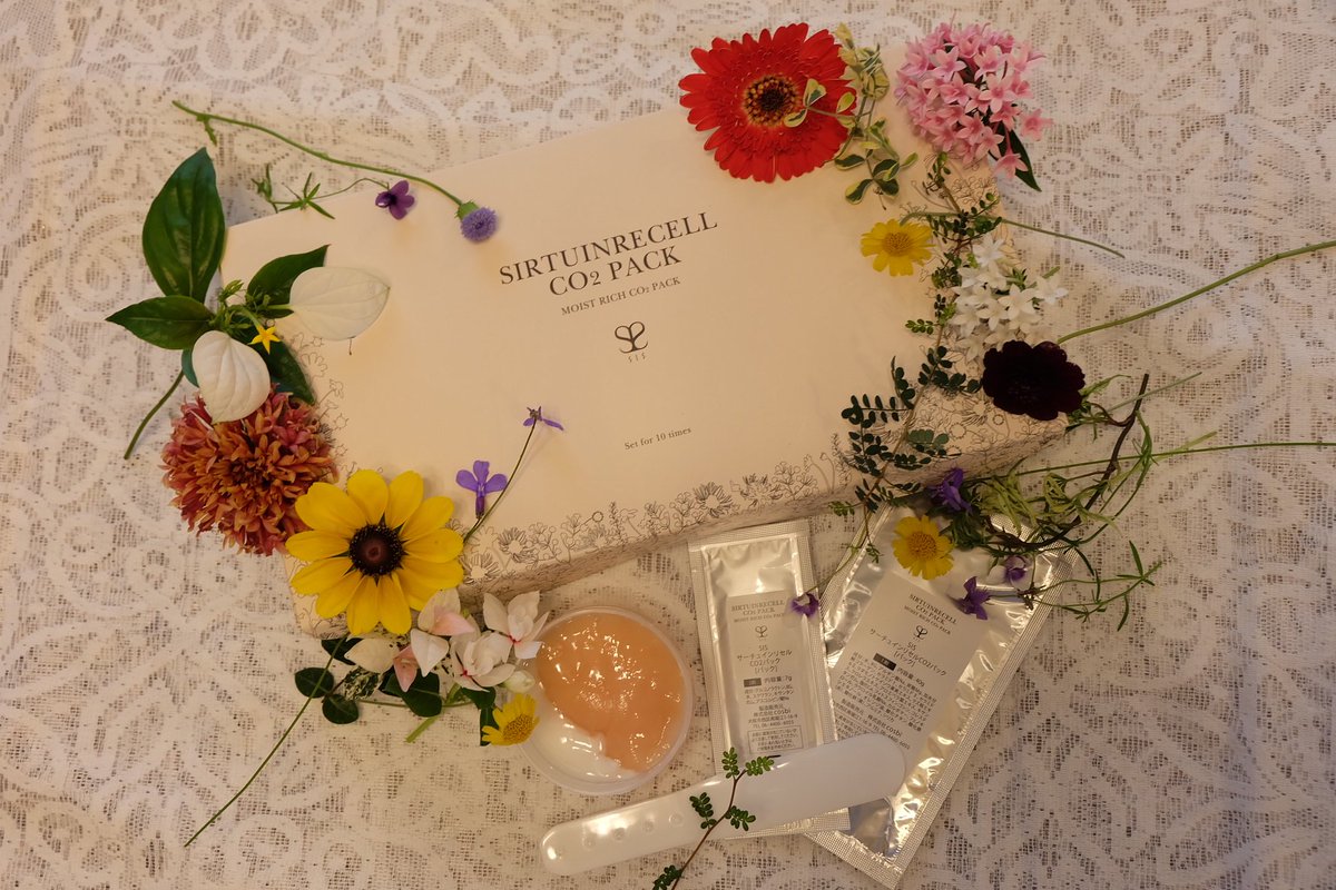 Cosbi_sis's tweet photo. 本日はプレミアムフライデー✨
疲れたお肌にご褒美を✨
【SIRTUINRECELL CO2PACK】
30分〜1時間以上効果が持続します。
ジェル状がプルプルに固まります��
お肌のトーンも上がり��キュッと引き締まって小顔&美白肌目指しませんか??
#プレミアムフライデー #cosbi #CO2PACK https://t.co/XC5wp0IRNB