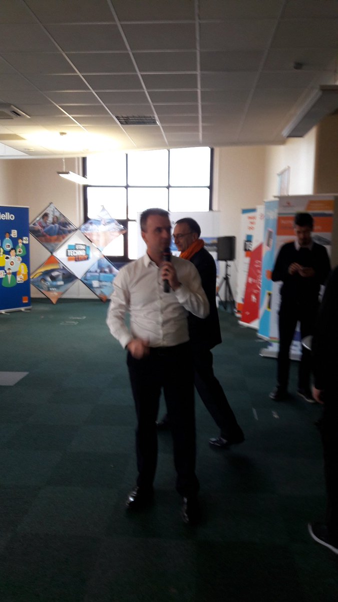 onlineformapro's tweet photo. Lancement du #hackathonFIMU dont nous sommes partenaires par @cyprienmateos délégué régional d'@OrangeBFC https://t.co/QYLuwffw1R