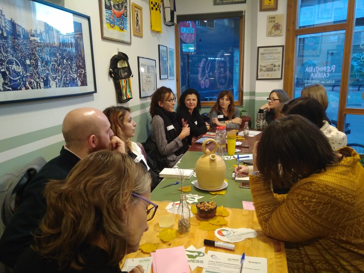 emprendes_net's tweet photo. Ayer celebramos exitosamente y en buena compañía un #CafESS de moda y complementos https://t.co/XUaUaWJOfH