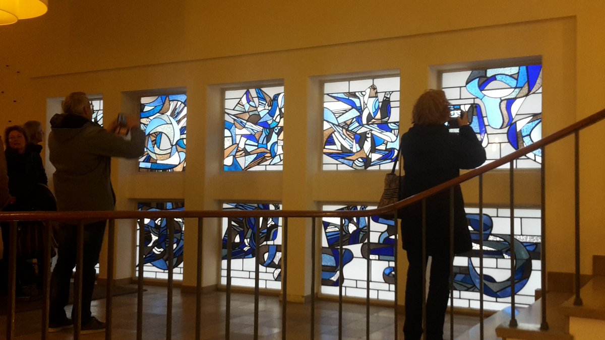 We hebben veel ramen gezien van Marius de Leeuw, een favoriet van de 20e eeuw.Mooie kleurstellingen, adembenemend :)