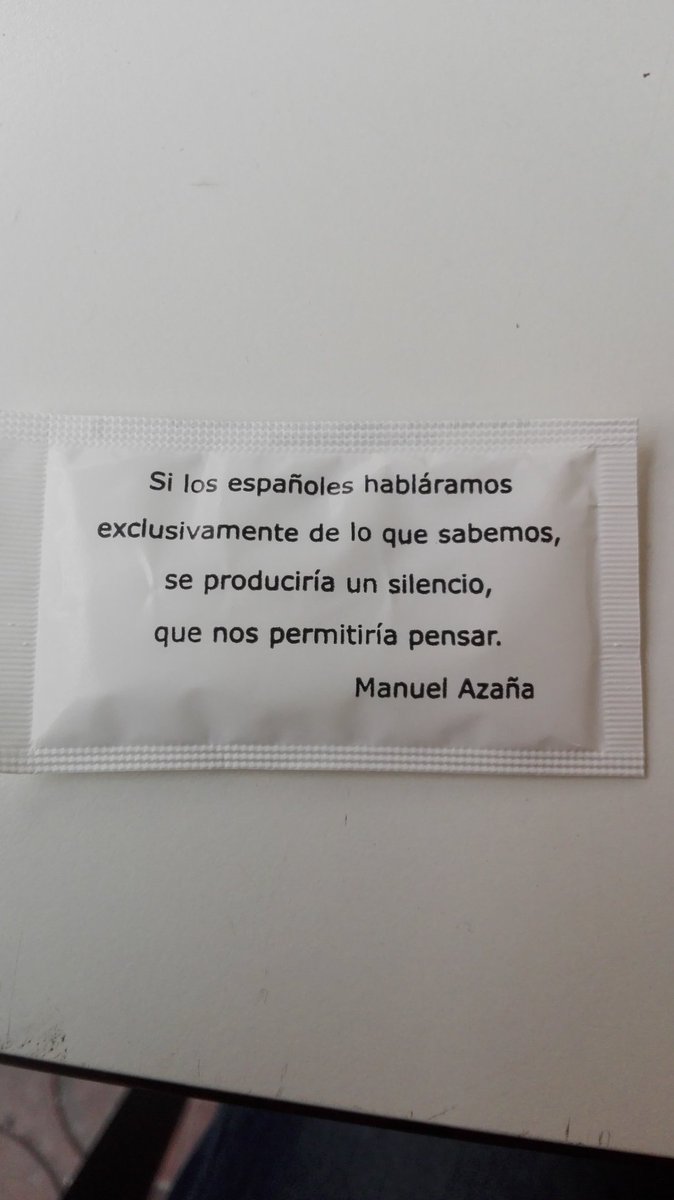 LargoJavariega's tweet photo. La primera frase inteligente que veo en un sobre de azúcar. https://t.co/OOwohZ40to