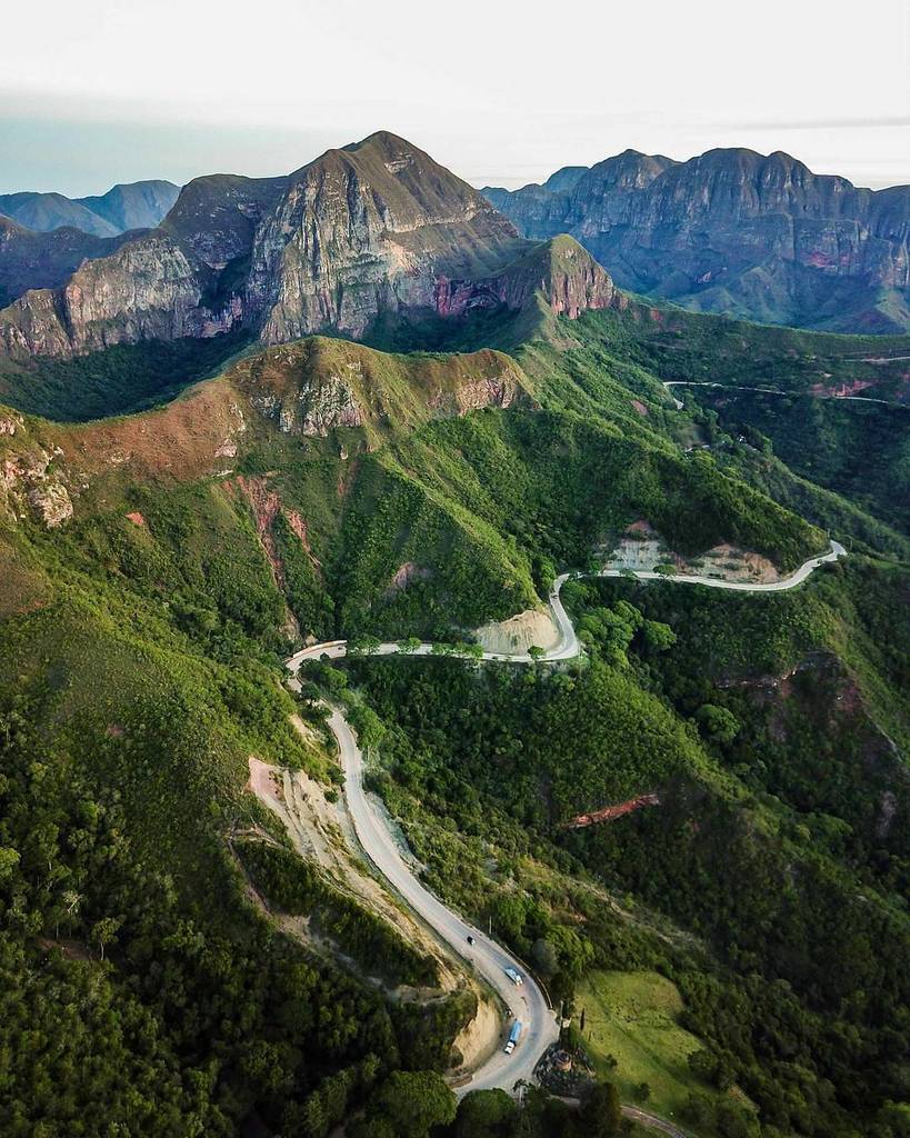 explore_bolivia's tweet photo. And now we travel all the way to #SantaCruz 😍 this is the road between #SantaCruzDeLaSierra and #Samaipata 🔝 oh yes, #Bolivia has it all, when are you coming? 😉 Ahora nos vamos a la bella Santa Cruz! 😄 este es el camino entre la ciudad y Samaipata! Q… https://t.co/v3RYeL8QYn https://t.co/1X182QGjxX