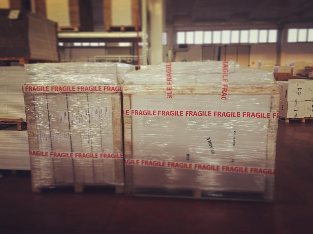signconcept's tweet photo. #Specchiere NASTRO+ realizzate su misura e lavorate a mano in partenza per le #Mauritius, pronte per essere installate in uno dei #resort 5 stelle più lussuosi dell’arcipelago. ❤️🇮🇹 SIGN CONTRACT DIVISION, no limits ahead. #bathdesign https://t.co/xaddnUPpsT