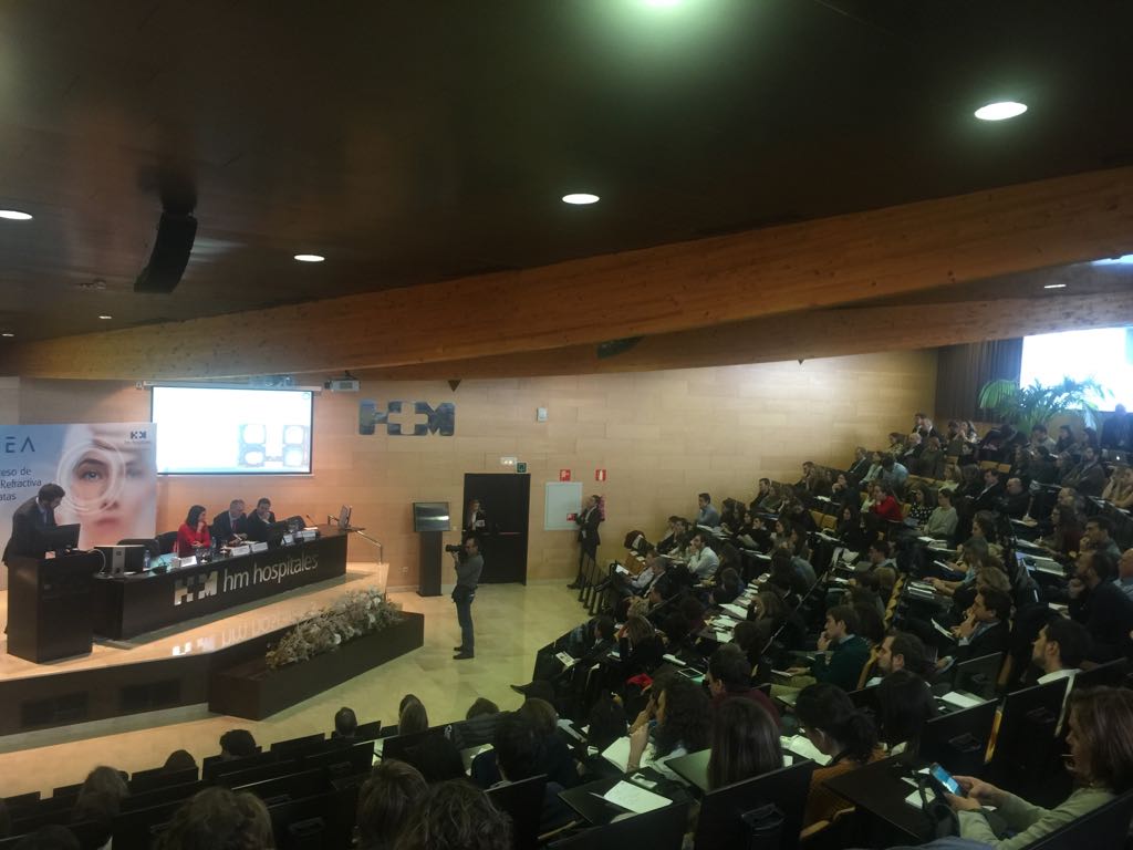 HMHOSPITALES's tweet photo. Lleno absoluto en el Auditorio Reina Sofía del Hospital HM Sanchinarro en el II Congreso de Cirugía Refractiva y Cataratas CREA #CREA2017 https://t.co/bUOdpYELLt
