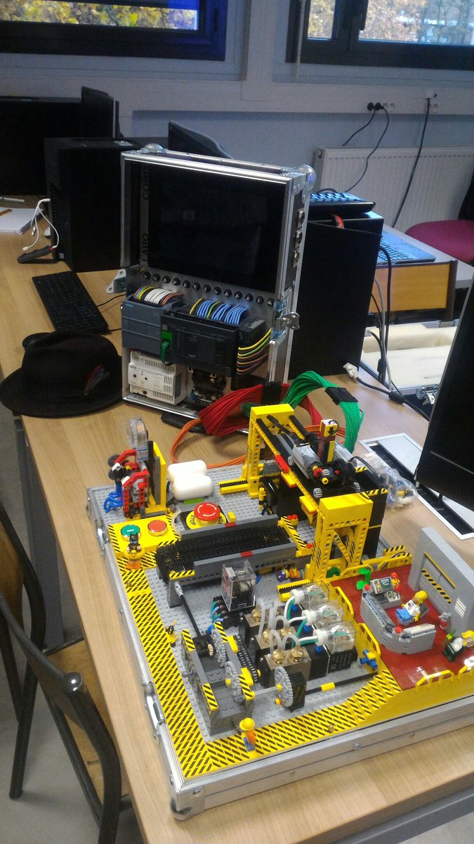 Davtux's tweet photo. On bosse dur à #Cryptis chez @unilim ! 
#pentesting 
#iot
#CyberSecurity https://t.co/tBxfC5t2XZ