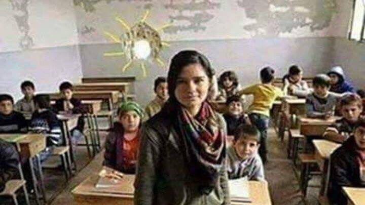 mirzaloji's tweet photo. Duvardaki mermi deliğinden güneş doğdurabilen öğretmenlerin günü kutlu olsun.

#24KasımÖğretmenlerGünü https://t.co/sIlOYKjd9r
