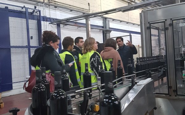 Visite du site Dartess: mardi 21 novembre, les étudiants de 2nde et 3è année ont pu découvrir le fonctionnement de ce site eceptionnel Dans le cadre du cours de Commerce International de Mme Blondy, nos étudiants de 2nde et 3è année de Bachelor ont eu... ecole-bordelaise-du-vin.fr/Visite-du-site…