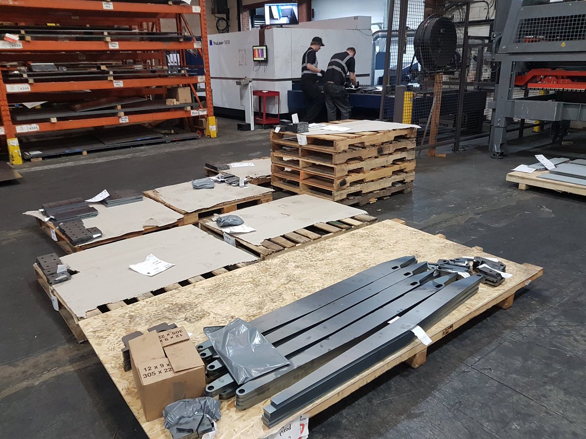 LASEREDC's tweet photo. Busy start to a Friday morning. Cutting #zintec , #mildsteel , #aluminium and #stainless. #ukmfg #Engineeringuk #lasercutting #sheetmetal #fibrelaser #sheetmetal #trumpf #Bystronic https://t.co/qZyUNp24ld