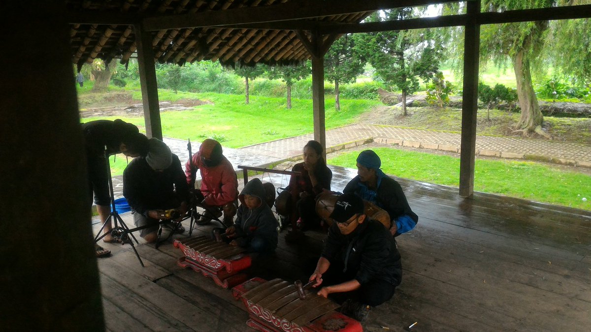 iamSuyono's tweet photo. Sore ini,mrongkilnya berakhir di qiano #team #slonjor #bodol #relax #home 😀 https://t.co/LO4ksgG9Aa