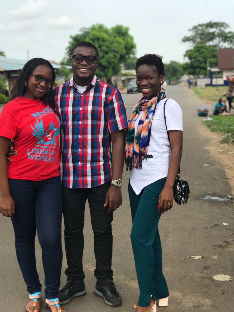 brickeyyyyy's tweet photo. #Flash_Back_Friday... A Moment with these beautiful ladies. ♥️♥️. They made me believe I’m some sort of model😂😂. @DorkoSumon https://t.co/bANKDceJwv