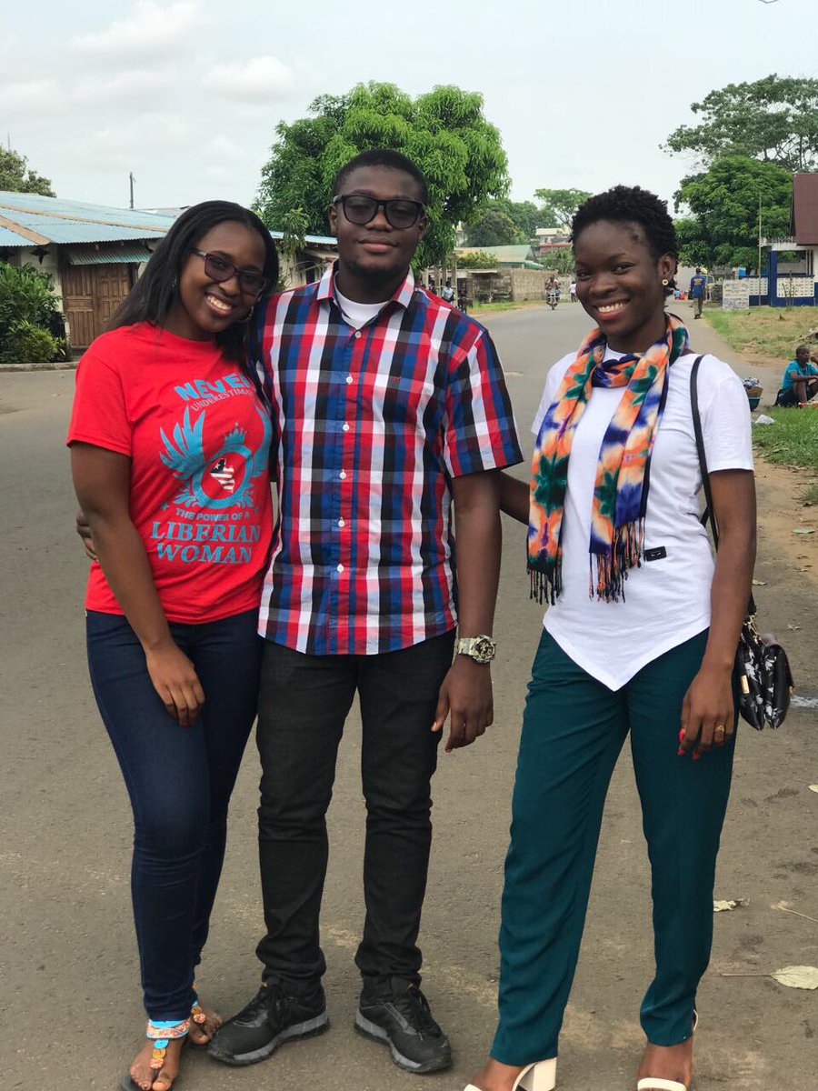 brickeyyyyy's tweet photo. #Flash_Back_Friday... A Moment with these beautiful ladies. ♥️♥️. They made me believe I’m some sort of model😂😂. @DorkoSumon https://t.co/bANKDceJwv