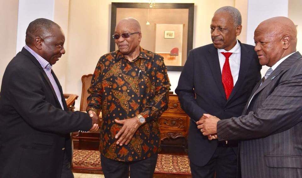 AdvDali_Mpofu's tweet photo. If you needed any further proof that NOTHING new will EVER come out of the ANC...Capture these moments!
#SameWhatsAppGroup
#StateOfSupper https://t.co/17wOA8Yqy3