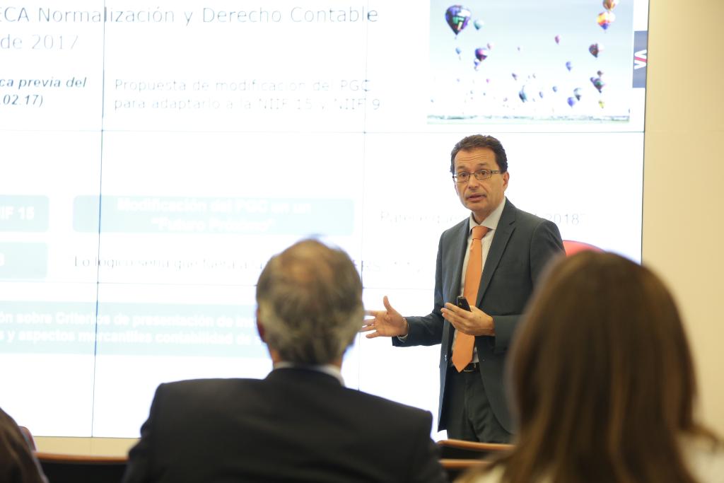Deloitte_ES's tweet photo. Raúl Fidalgo, director del departamento técnico de #contabilidad, analiza los impactos de la nueva normativa financiera.: NIIF 9, NIIF 15 y NIIF 16 #derechocontable https://t.co/SjTxZsX7gh