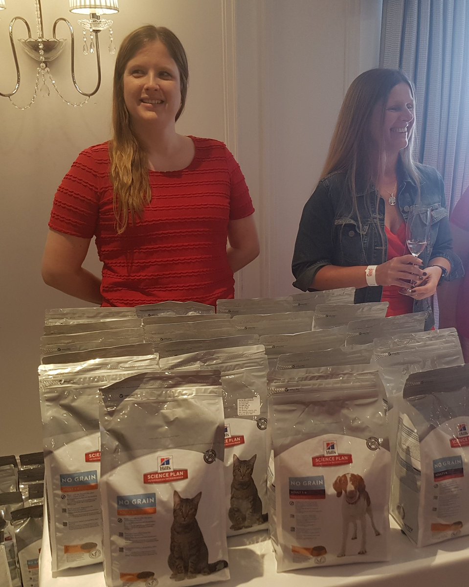 GoodHouseSA's tweet photo. Ensure your pet gets a balanced diet with @HillsPet food. Did you know they have a range with no grains included in the formula? #GHVeryMerry https://t.co/qWbyo8d95l
