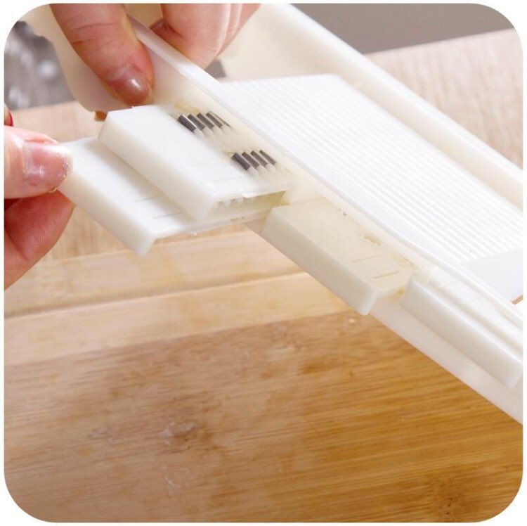 KirlySueKitchen's tweet photo. RETWEET &amp; FOLLOW to #win a #multifunction #fruit &amp; #vegetable #chopper #competition #prize #prizedraw #giveaway #Cook  #FreebieFriday https://t.co/EuJbzCXGNK