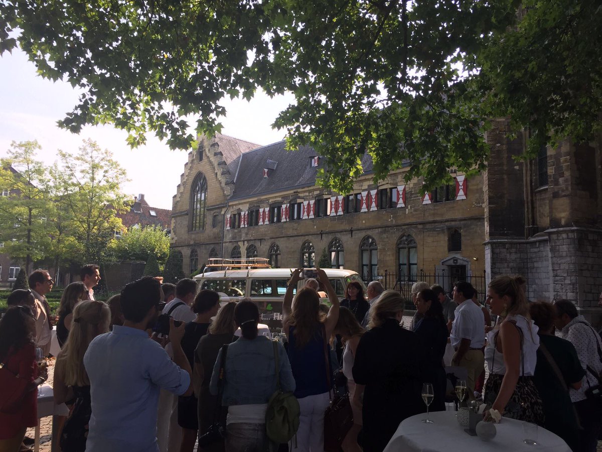 Ze is inmiddels een Bekende Limburgse, <a href="/happybsnl/">Happy B's</a> . Naomi schreef recent nog een blog (inclusief prachtige foto's) over de bezoeken aan ons hotel en restaurant. Ze was er namelijk meermaals. Haar tip: " Boek een Midweekend!" goo.gl/82Mh3Y