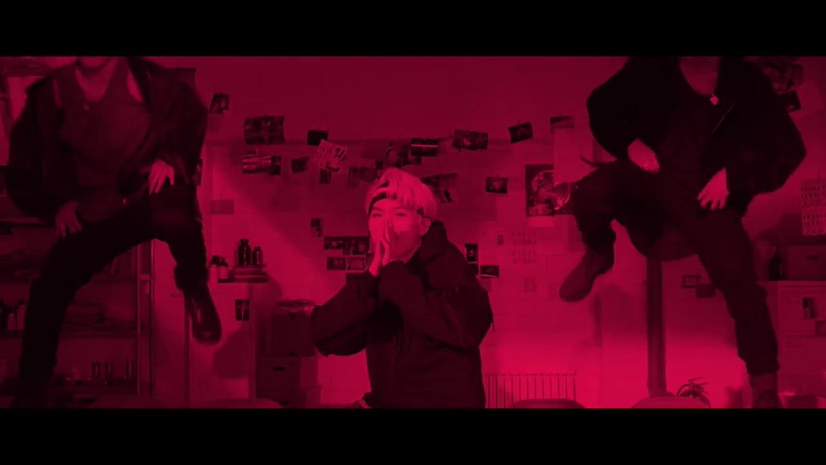 javi_chan's tweet photo. Es tan hermozo!

#BTS
#BTSxAMAs 
#BTSMicDropRemix https://t.co/pXQBoboOyC