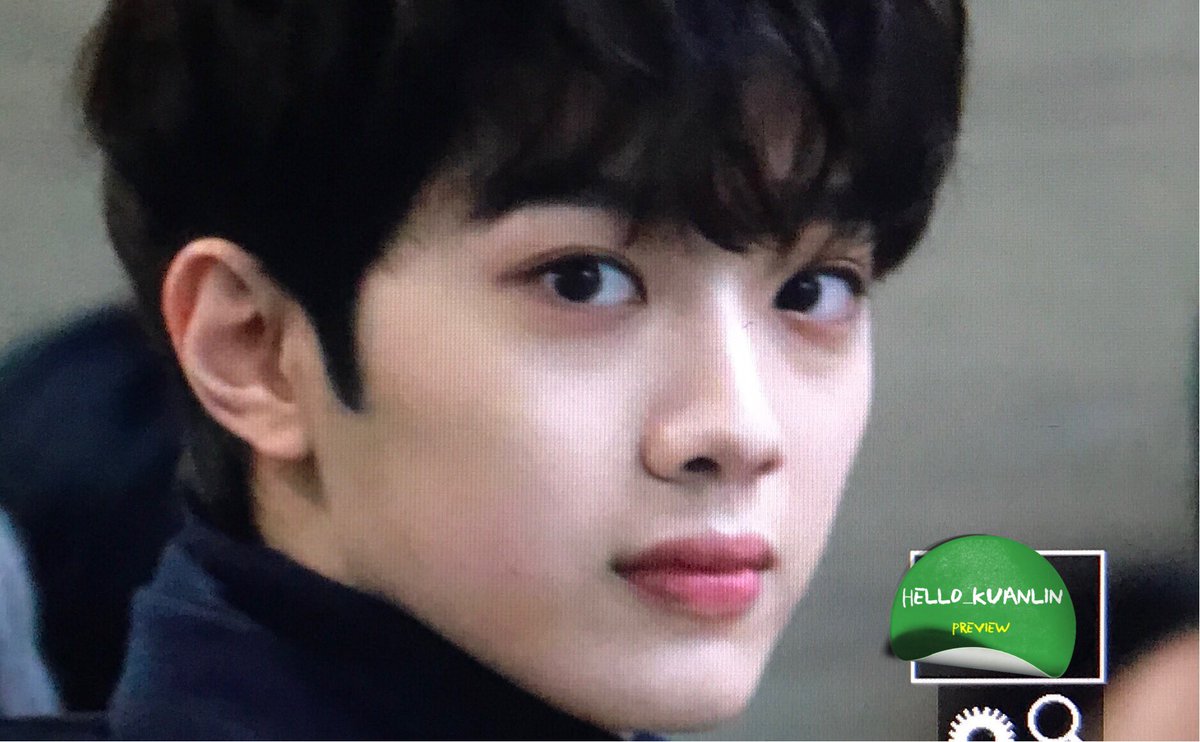 hello_kuanlin's tweet photo. 171124 Incheon Airport preview #라이관린 #賴冠霖 #워너원 #kuanlin 💕💕💕missing you ❤️❤️❤️ https://t.co/9e5Xn9BpNo