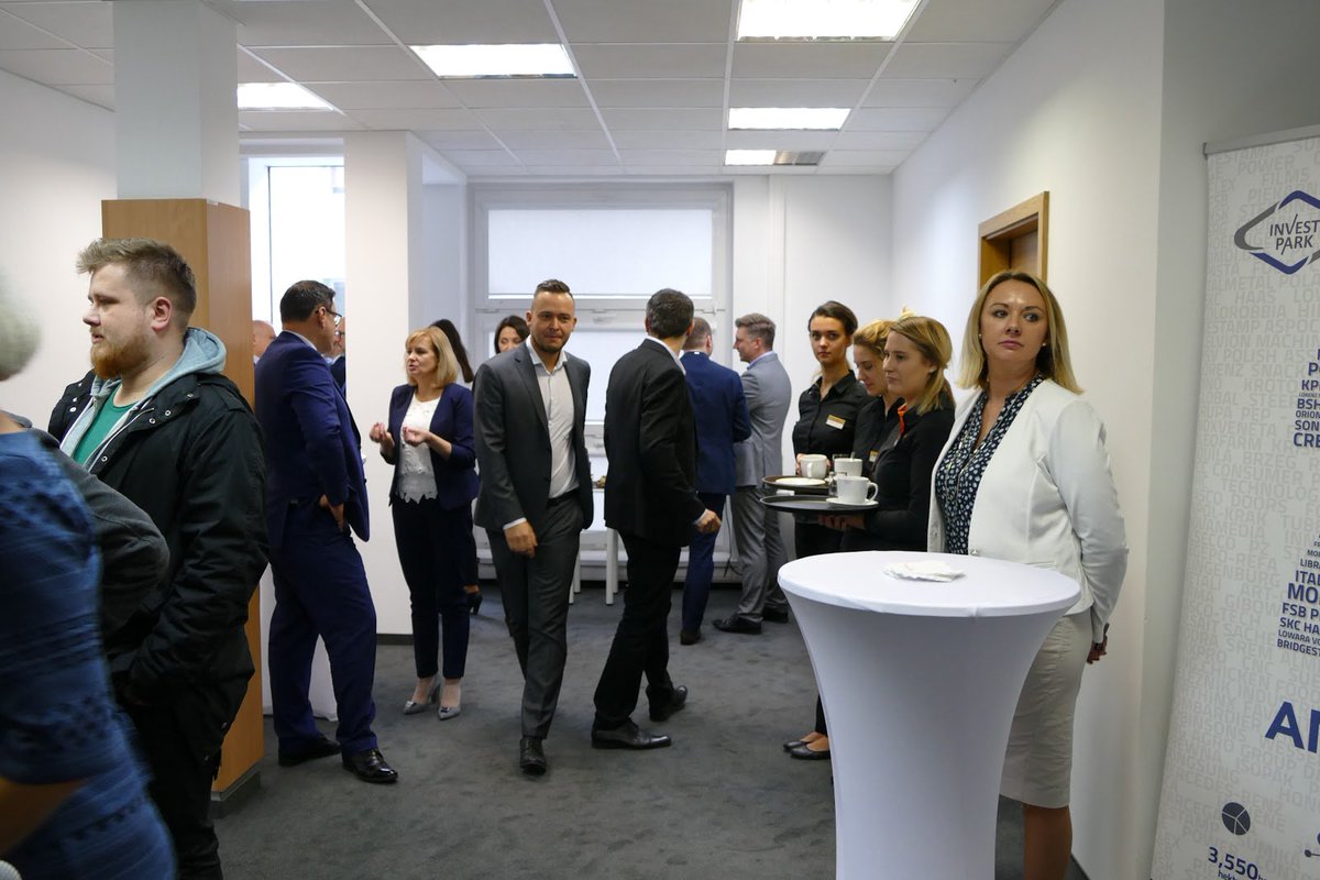 12stopni's tweet photo. Zachęcamy do obejrzenie naszych #mebli które pracowały w podczas otwarcia biura @WalbrzyskaSSE w Opolu. Wśród zaproszonych gości m.in @JEmilewicz @MarcinOciepa 

#mebleEventowe #Opole #investpark #12stopnipl https://t.co/Q9h4aTtVbX