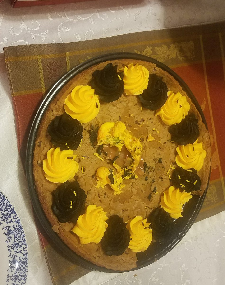 LaurieGunderson's tweet photo. My Husker relatives didn't appreciate my sister bringing a Hawkeye cookie cake to Thanksgiving. #seriousfootball https://t.co/YTH8iC7aZj