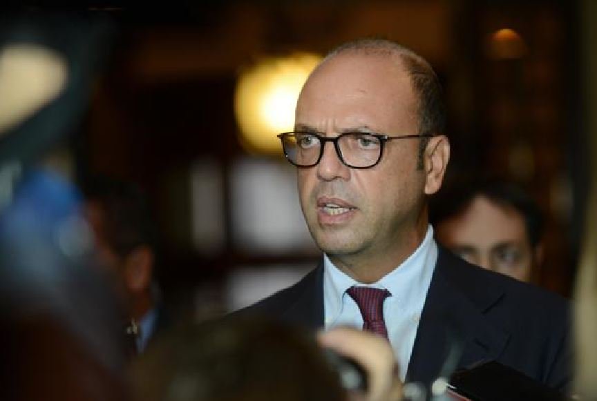 min.#Alfano: "Solidarietà e vicinanza dell'#Italia al popolo dell'#Egitto per vile attacco terroristico a moschea #AlRawdah. La paura non prevarrà."