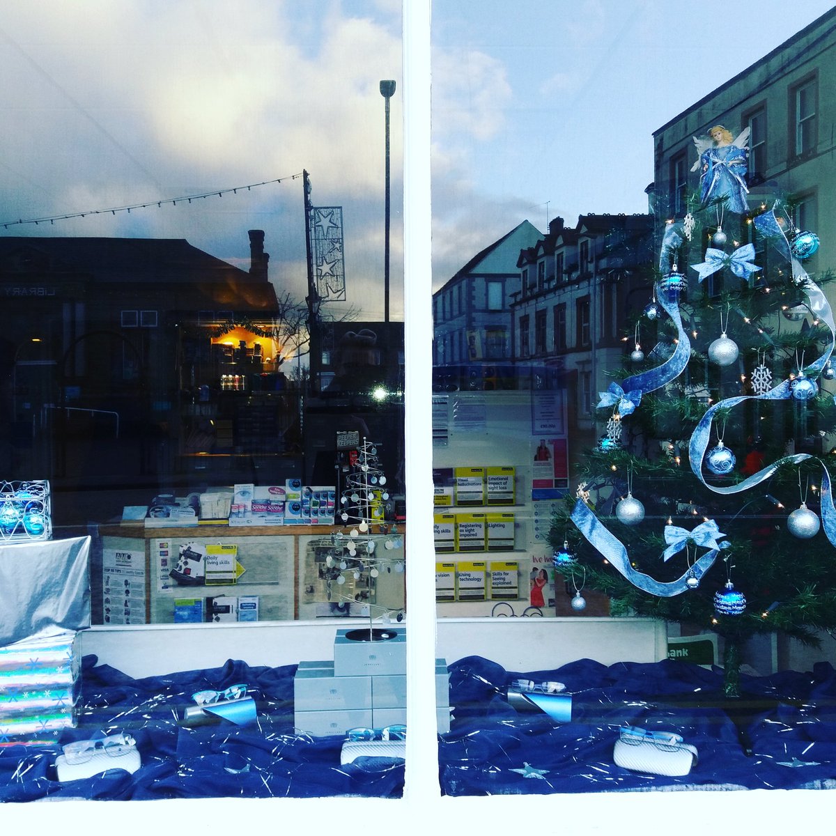 opticians_ann's tweet photo. Christmas Wind ho ho ho..... https://t.co/MmWNlXlZch