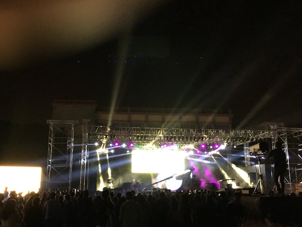 prasanna_tweets's tweet photo. Concert Time😀😀 #KuthufireTour #VidyaVox https://t.co/YRfJ61ZB7E