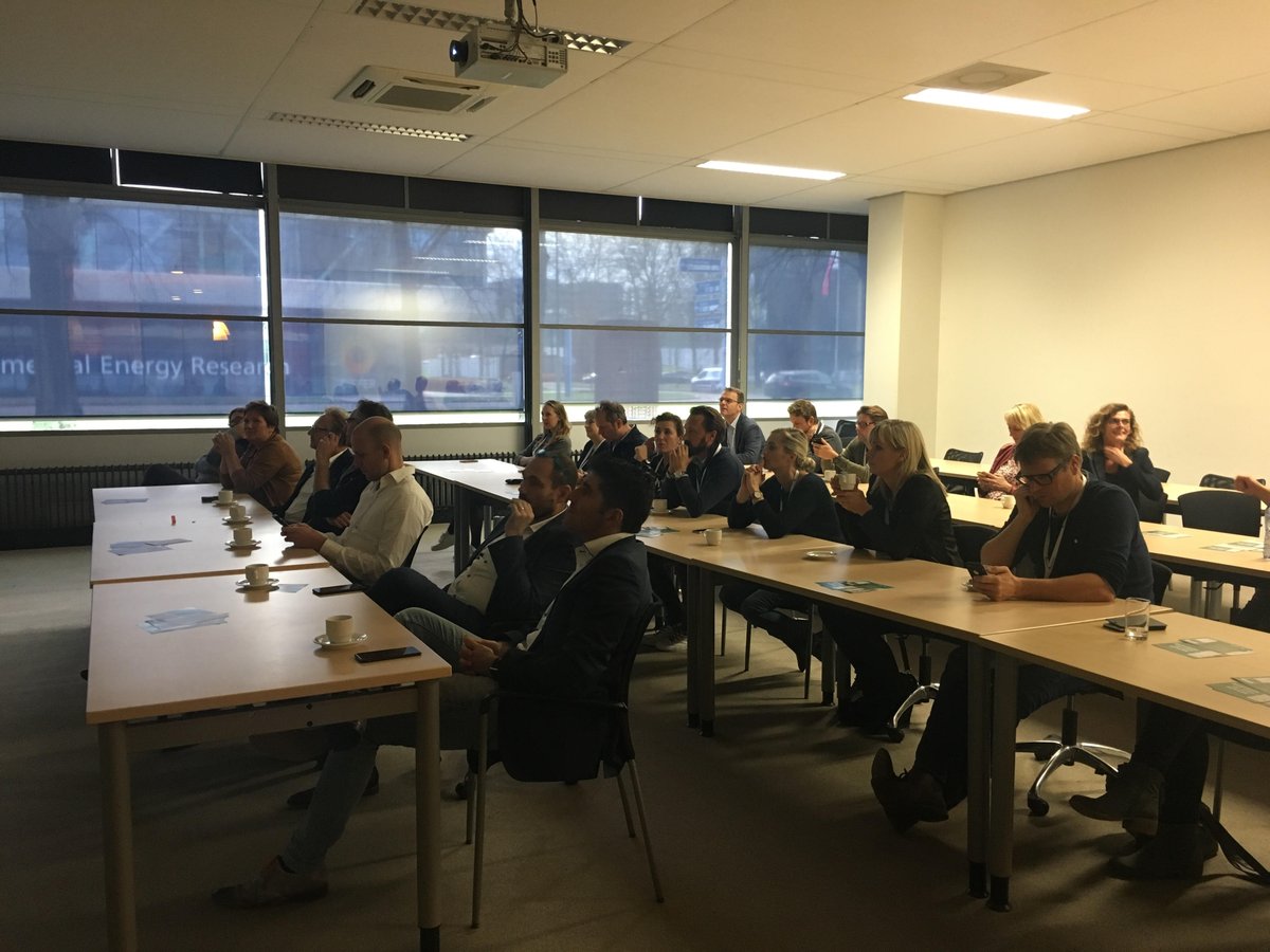 Na de presentatie namen deze 35 zorgbestuurders van de #innovatietour een kijkje (en drankje natuurlijk) in het MedApp kantoor! <a href="/Jajajoris1/">Joris Arts</a> <a href="/civader/">Christian Vader</a> bedankt!