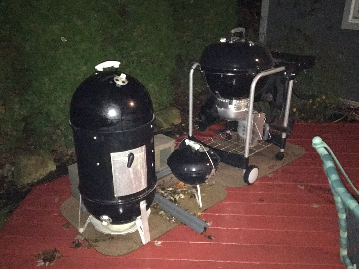 HarkinBanx's tweet photo. T minus three hours until the new-to-us WSM gets to take care of a few racks of ribs. #lowandslow #ribfriday https://t.co/zy0CrDMFss