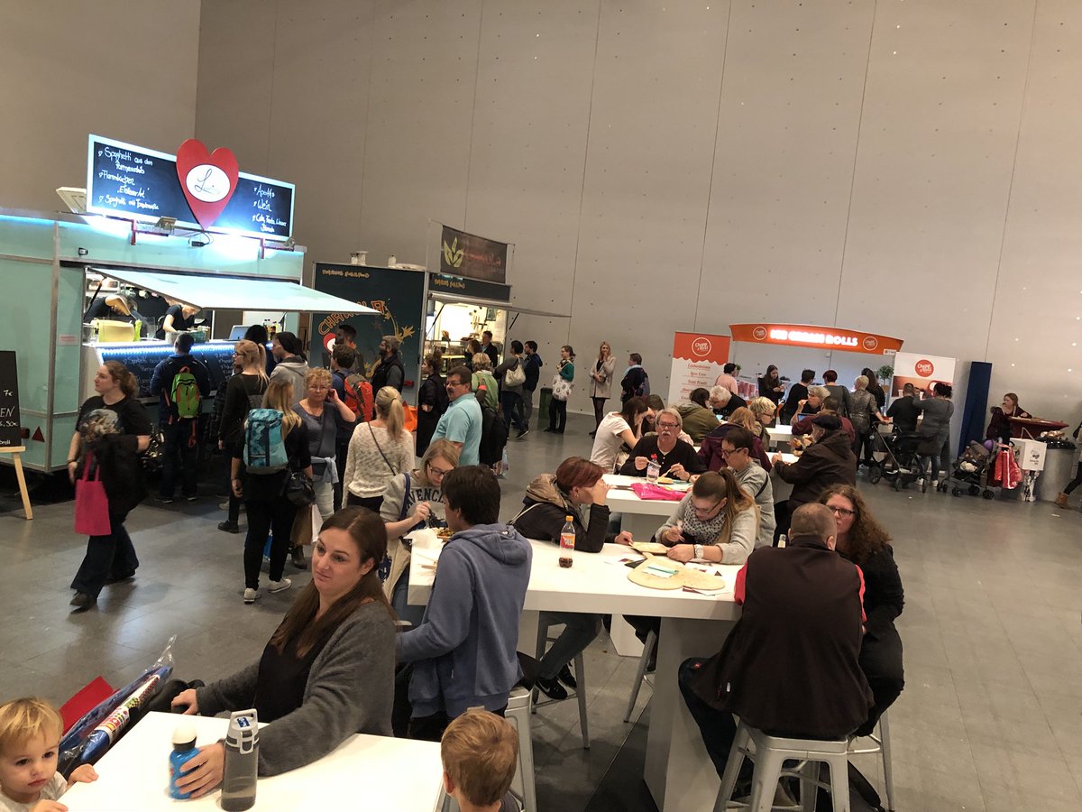 hoomygumb's tweet photo. Food Truck Corner auf der eat&STYLE 2017. VW-Currywurst gibt es auch 😉 #messeherbst17 #eas17 https://t.co/9gxmYJTLIM