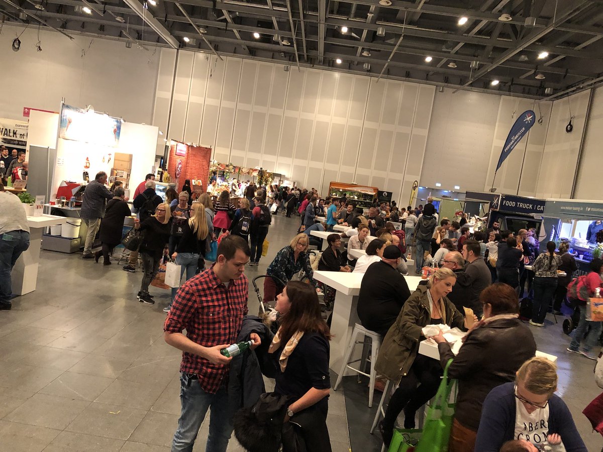 hoomygumb's tweet photo. Food Truck Corner auf der eat&STYLE 2017. VW-Currywurst gibt es auch 😉 #messeherbst17 #eas17 https://t.co/9gxmYJTLIM