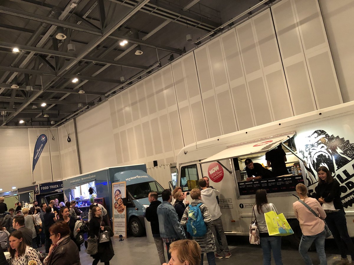 hoomygumb's tweet photo. Food Truck Corner auf der eat&STYLE 2017. VW-Currywurst gibt es auch 😉 #messeherbst17 #eas17 https://t.co/9gxmYJTLIM