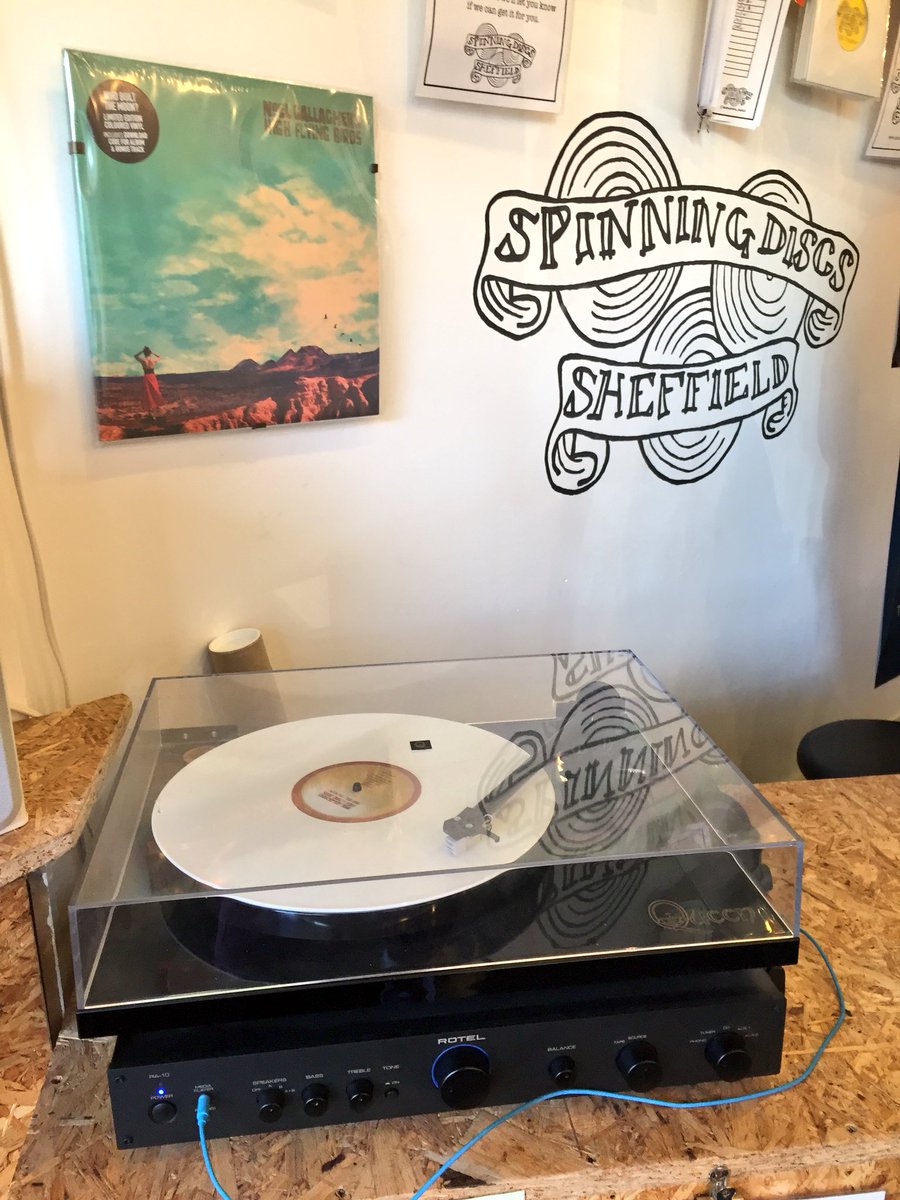 Spinning_Discs's tweet photo. @NoelGallagher #WhoBuiltTheMoon #nowspinning @Spinning_Discs #Sheffield - #sweet https://t.co/8GGl9O5Uw7