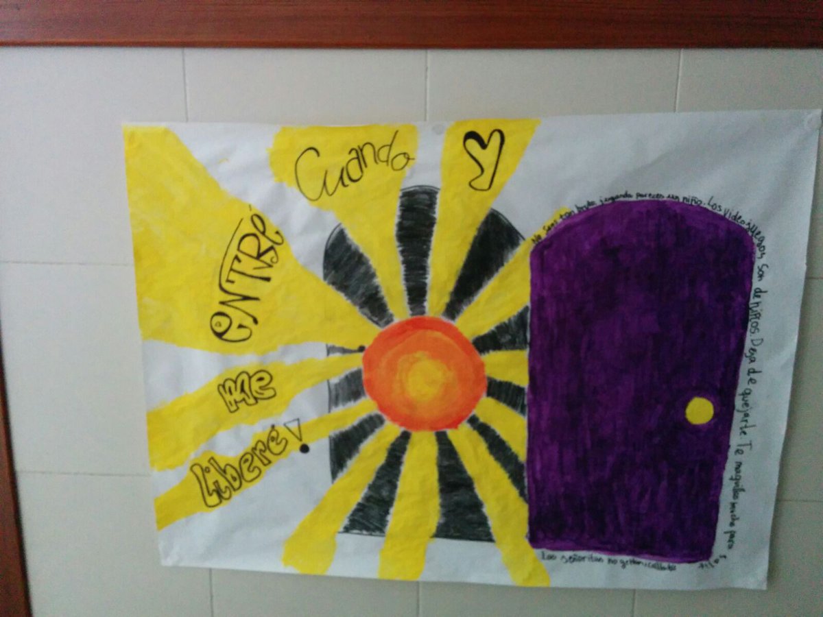 jcsosvilla's tweet photo. Hoy en el colegio @buenconsejoll recordamos la  violencia contra las mujeres creando carteles con Puertas Violetas. Gracias @RozalenMusic por tu canción. #violenciadegénero https://t.co/RvbpAvdZAw