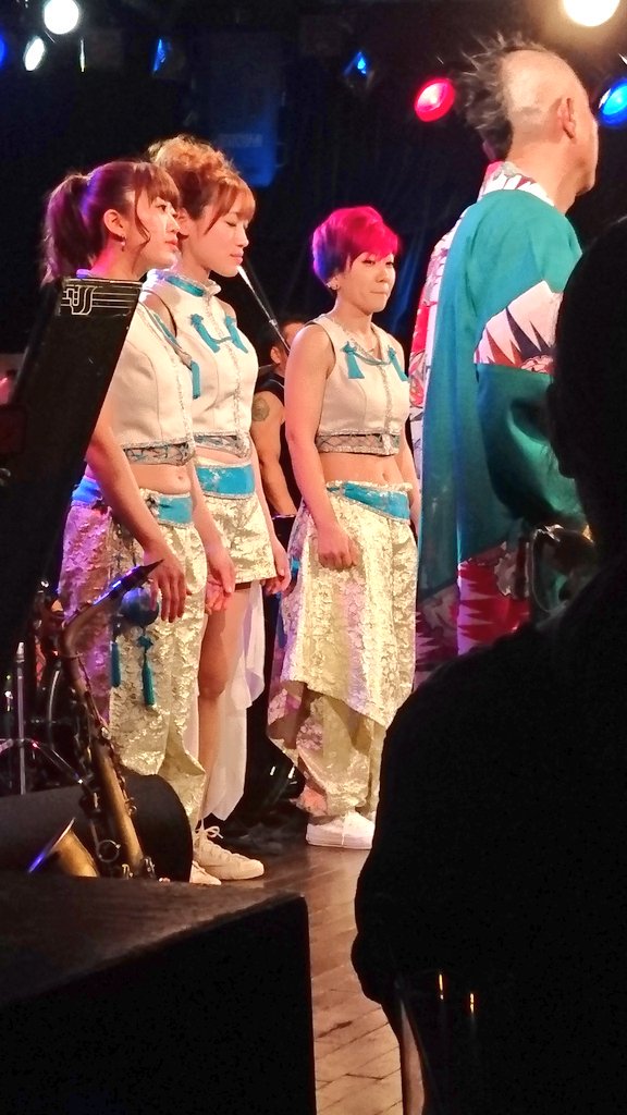 留鷹 Nutria 通知がうまく届かない中です على تويتر 今日は琉球チムドン楽団さんのライブに行きました お衣装が素敵で素敵で ほれぼれ 特に琉球古典舞踊の西村綾乃さんが出るたびに なんて素敵な色なの って感動してました そして Tokyo Taiko Girlsは