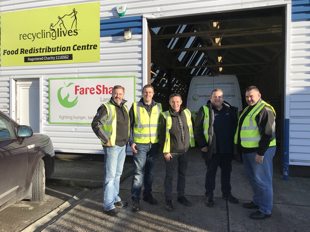 Carltomo78's tweet photo. Great day with a fantastic organisation Fareshare making a real difference to people’s lives @recyclinglives @Ameyplc #CID2017 https://t.co/1mWoiiovED