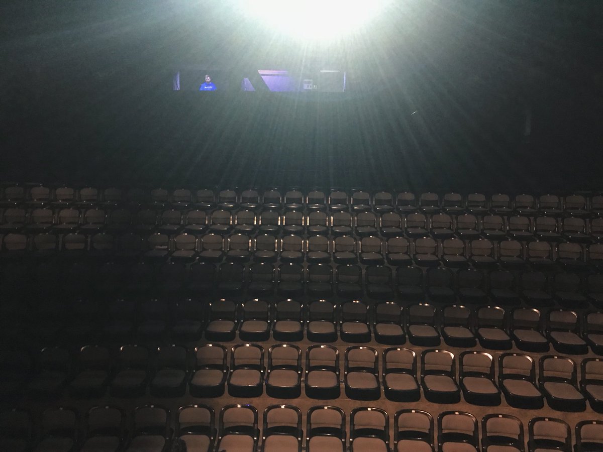 ¡Llegó uno de nuestros días más esperados! Volvemos a actuar en Sevilla, con más ganas e ilusión que nunca. No te pierdas hoy nuestra obra ‘Sale el Sol, Tributo a Los Miserables’ en el Auditorio Box las 21:00h. Aún quedan entradas y puedes adquirirlas aqui goo.gl/QLpwjF