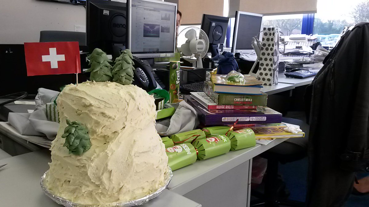 packet_peter's tweet photo. As I'm leaving just before Christmas the @ThePacket team have got me my presents early. (Yes, that's a Beano annual). Gonna miss this place. https://t.co/J5C6PuwzDq