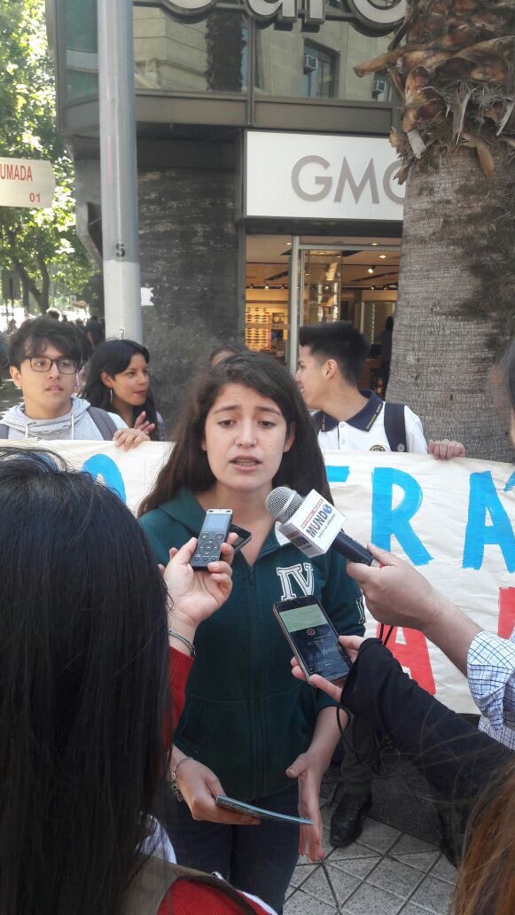 eltio_phil's tweet photo. Gran claridad de los jóvenes secundarios de la @ConesChile convocando a la defensa de la reforma educacional votando contra Piñera en segunda vuelta ✊🏽 https://t.co/2l9VPIKARy