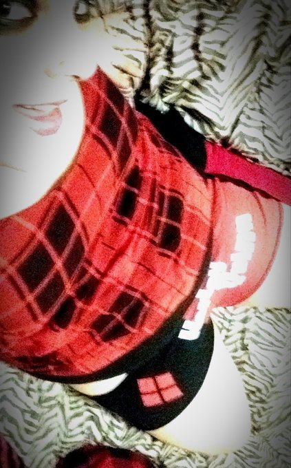 A little new day old school Harley Quinn to put smiles on everyone's face, I s'pose. Tell me your opinions<a href="/tag/newprofilepic"class="tags"><span>#newprofilepic</span></a>