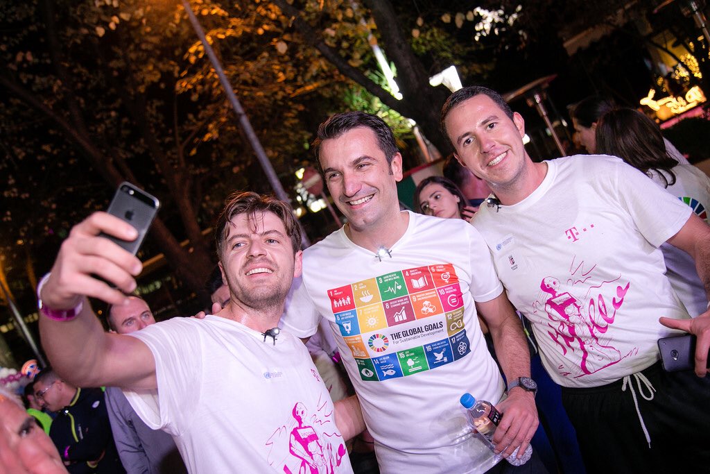 erionveliaj's tweet photo. @bjw_williams @Orni2004 @UN_Albania @TelekomAlbania @UNDPAlbania @UNFPAAlbania @AlMissionUN @besiana_kadare @josattler @AlEmbAustria @SLOinALB @LandaGrembi @m_tidi @norakushti Falemnderit gjithe aktivisteve mbreme qe vrapuan ne nje gare te pazakonte naten per te promovuar objektivat sociale te OKB! 👍🌳🥁🚍🎻

Pak nga pak, Tirana jo vetem me e bukur, por dhe me e emancipuar per tema qe na prekin cdo dite! 🎠📚

FORCA TIR❤️NA! 👊🏃‍♂️🏃‍♀️🇦🇱 https://t.co/qsEHmvf6Kb