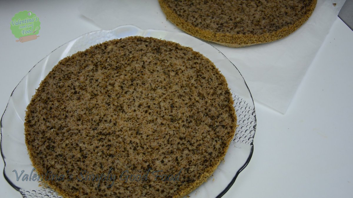 ValentinasFood's tweet photo. A simple tip for perfectly layered cakes! 
#cake #layers #levelling #layering #spongecake
check it out on my newest video:
https://t.co/YCUp3dS85K https://t.co/5MR7QRZgna